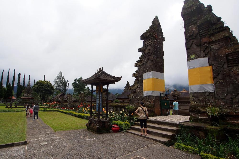 A split temple gate with offerings laid on the step A split temple gate with offerings laid on the step