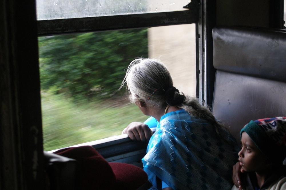 A train on the contour above the tea between Nanu Oya and Ella A train on the contour above the tea between Nanu Oya and Ella