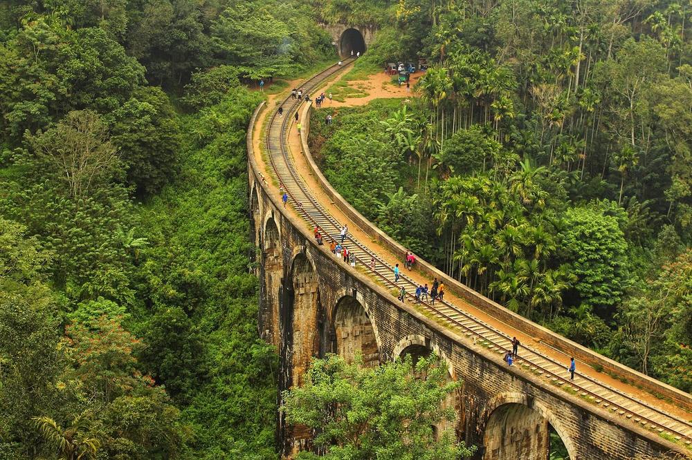 A train crossing the Nine Arch Bridge below Ella A train crossing the Nine Arch Bridge below Ella